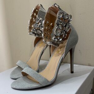 Elegant Silver High Heels with Crystal Embellishments size 8 NWT & box